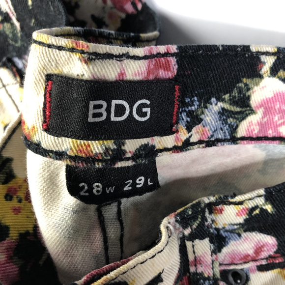 UO BDG Black & Yellow Floral Print Skinny Jeans - Picture 2 of 4